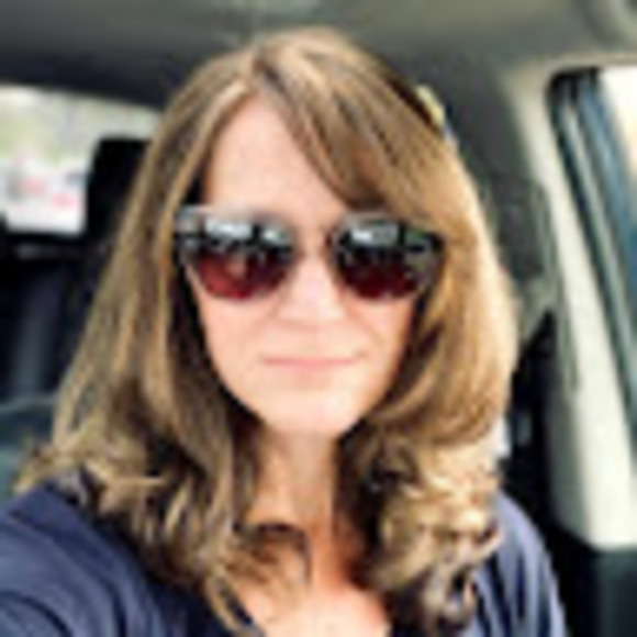 Meet your Posher, Dee - Picture 1 of 1